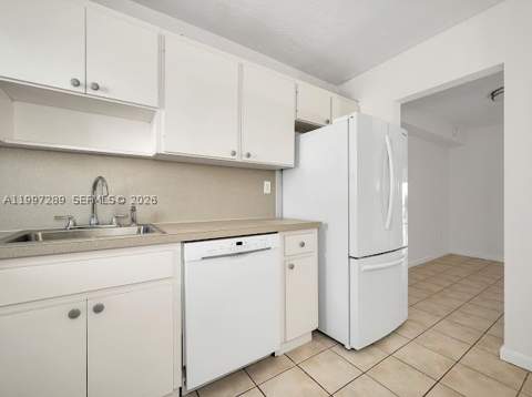 7620 Carlyle Ave 606, Miami Beach FL - photo 14 of 30