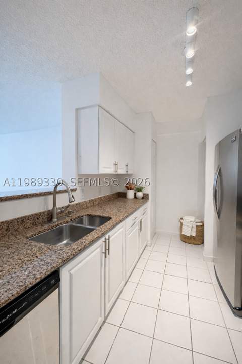 1155 Brickell Bay Dr 1705, Miami FL - photo 11 of 15