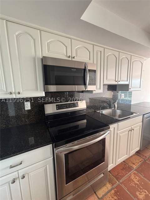 555 Crandon Blvd 43, Key Biscayne FL - photo 8 of 26