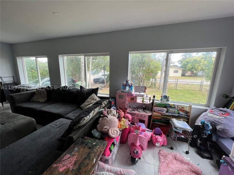 2 bedroom SingleFamilyResidence at 450 NW 4th Ave, Palmetto Addn To Homestea, Homestead — photo 2