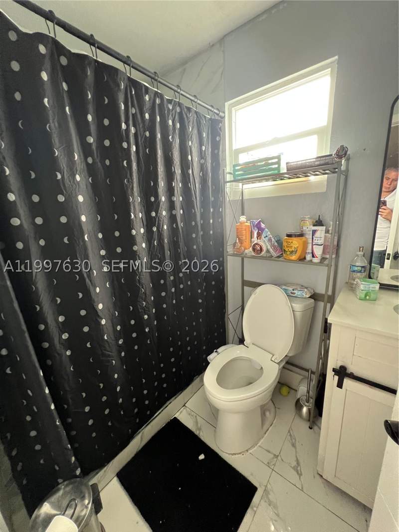 2 bedroom SingleFamilyResidence at 450 NW 4th Ave, Palmetto Addn To Homestea, Homestead — photo 5