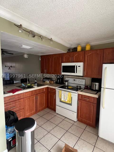 1298 W 51st Pl D-29, Hialeah FL - photo 10 of 25
