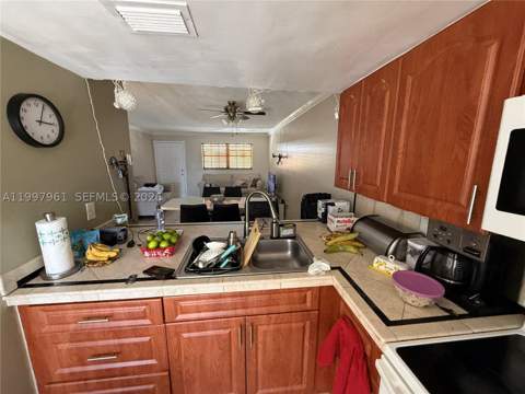 1298 W 51st Pl D-29, Hialeah FL - photo 12 of 25