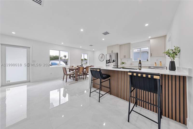 3 bedroom SingleFamilyResidence at 651 NW 9th St, Newport Manor, Homestead — photo 5