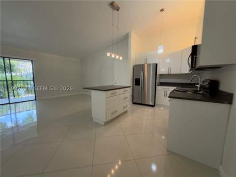 907 NE 199th St 204, Miami FL - photo 13 of 33