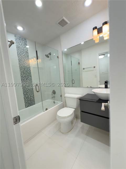 907 NE 199th St 204, Miami FL - photo 21 of 33