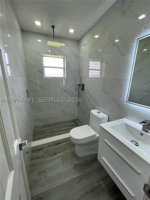 19740 W Saint Andrews Dr, Hialeah FL - photo 15 of 40