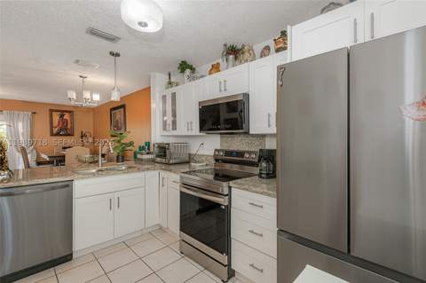 17757 SW 141st Ct, Miami FL - photo 13 of 26