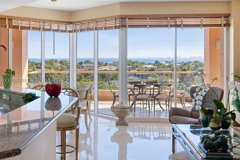 2 bedroom Condominium at 10 Edgewater Dr 7G, The Gables Condo, Coral Gables — photo 5