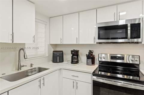 840 NW 87th Ave 405, Miami FL - photo 6 of 39