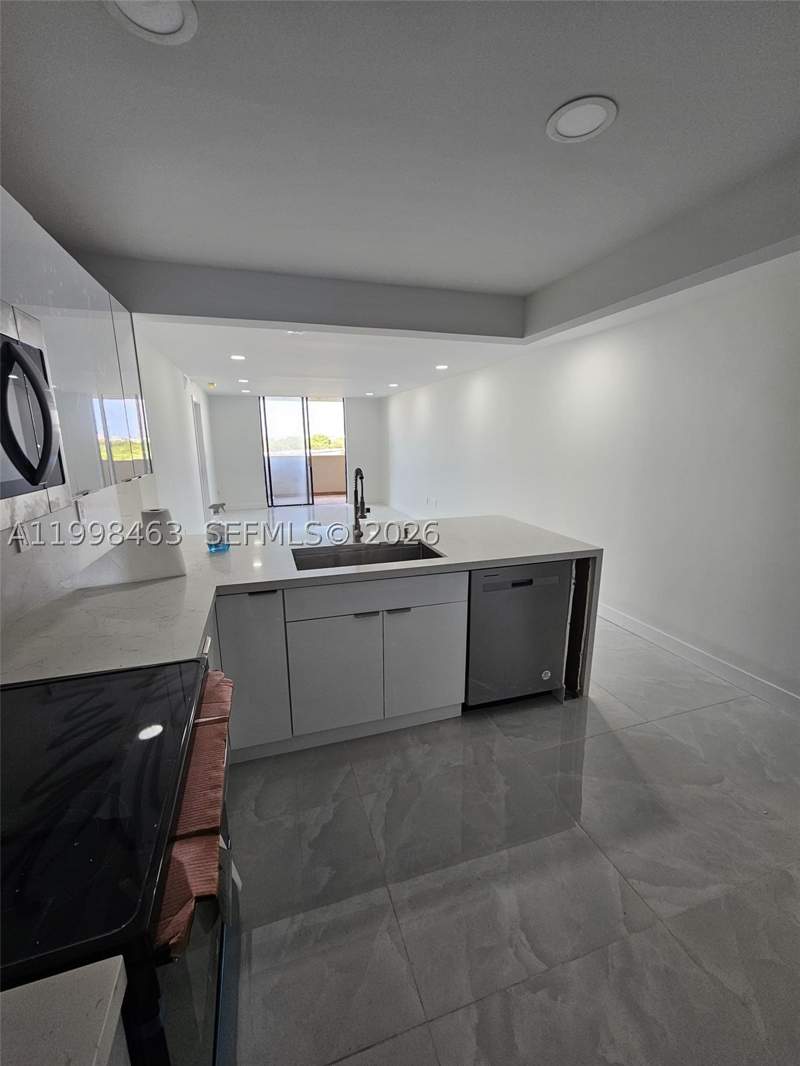 2 bedroom Condominium at 7125 Bay Dr 506, Bay Plaza Condo, Miami Beach — photo 5