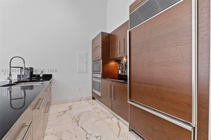 2 bedroom Condominium at 475 Brickell Ave 2209, Iconbrickell Condo No 1, Miami — photo 2