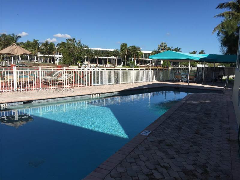 1 bedroom StockCooperative at 4740 Pine Tree Dr 26, Lake View Sub Amd, Miami Beach — photo 2