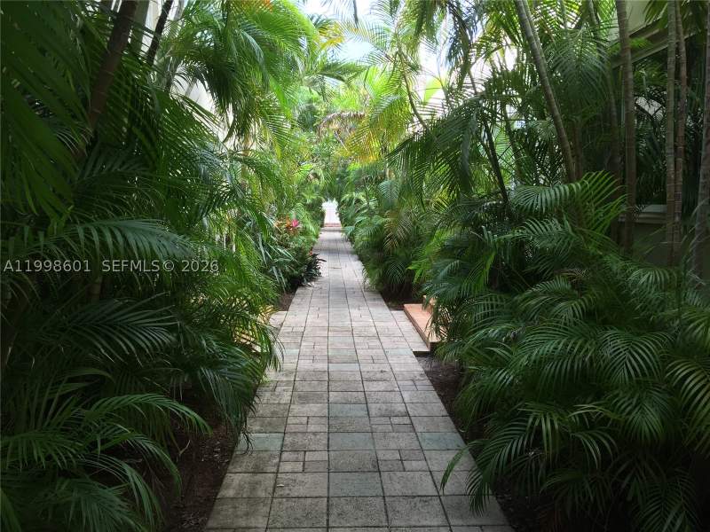 1 bedroom StockCooperative at 4740 Pine Tree Dr 26, Lake View Sub Amd, Miami Beach — photo 4