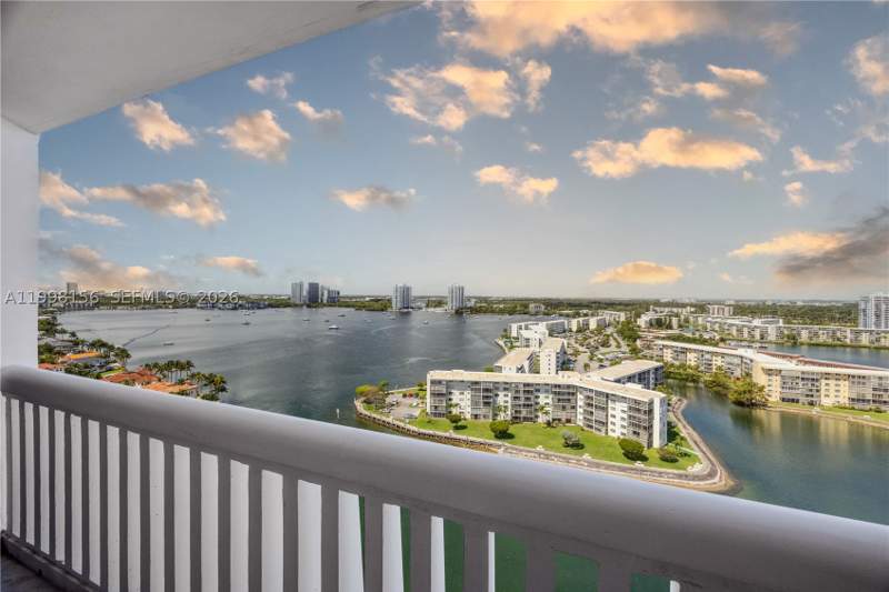 2 bedroom Condominium at 1000 W Island Blvd 1910, 1000 ISL BLVD WILLIAMS IS, Aventura — photo 1