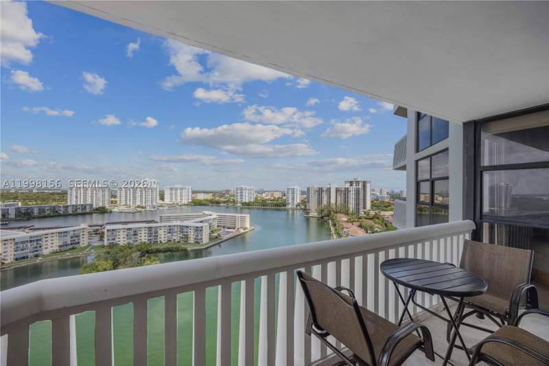 2 bedroom Condominium at 1000 W Island Blvd 1910, 1000 ISL BLVD WILLIAMS IS, Aventura — photo 2