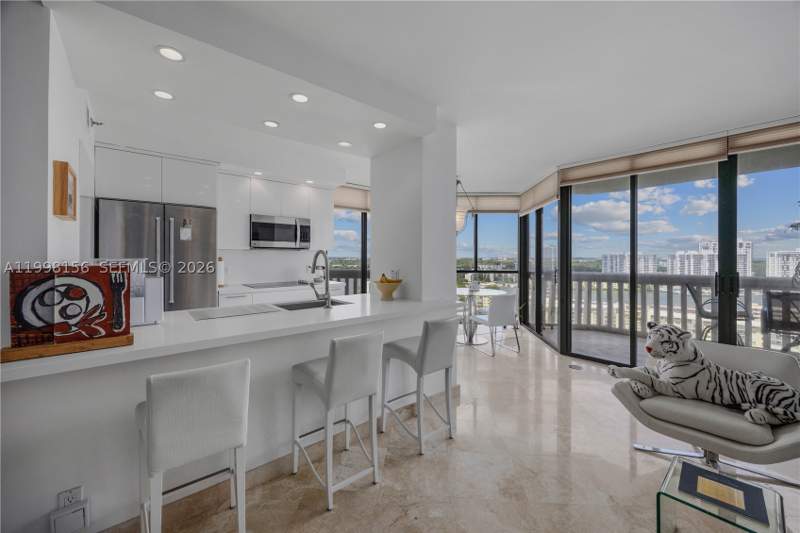 2 bedroom Condominium at 1000 W Island Blvd 1910, 1000 ISL BLVD WILLIAMS IS, Aventura — photo 4