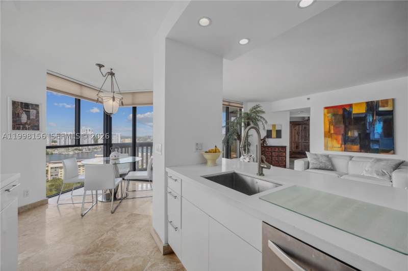 2 bedroom Condominium at 1000 W Island Blvd 1910, 1000 ISL BLVD WILLIAMS IS, Aventura — photo 5