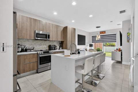 7159 NW 102nd Place, Doral FL - photo 10 of 57