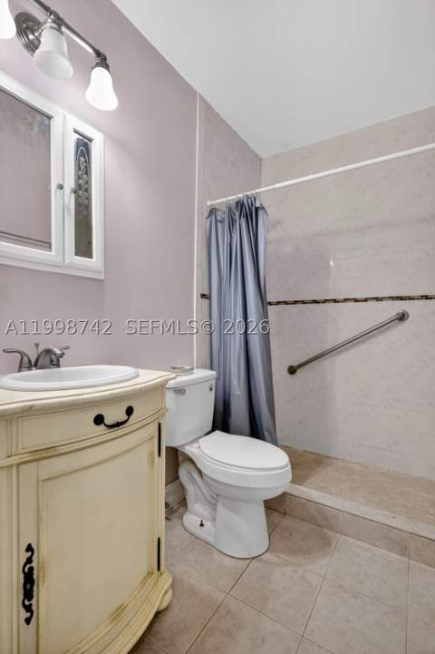 733 W 33rd St, Hialeah FL - photo 13 of 42