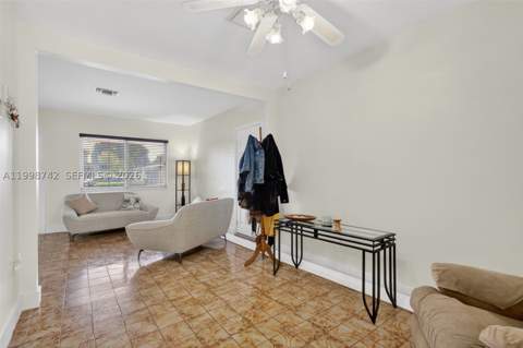 733 W 33rd St, Hialeah FL - photo 7 of 42