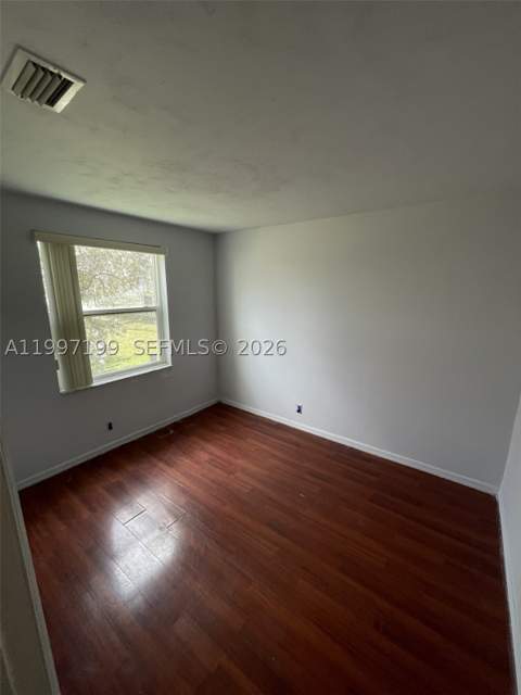 870 NE 212th Ter 3, Miami FL - photo 11 of 18