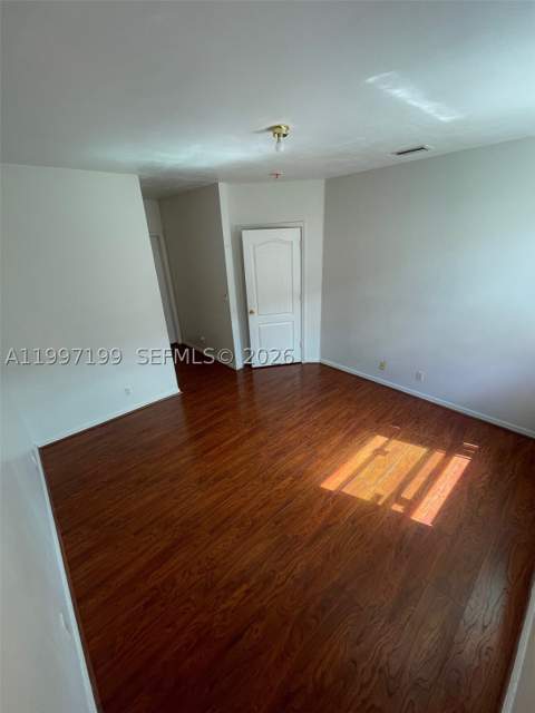 870 NE 212th Ter 3, Miami FL - photo 15 of 18