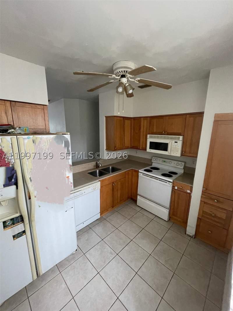 3 bedroom Condominium at 870 NE 212th Ter 3, Sierra Ridge Condo M-41, Miami — photo 2