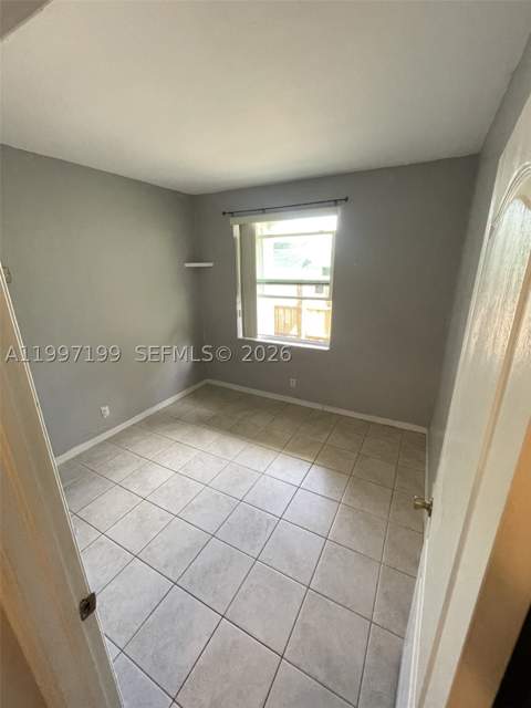 870 NE 212th Ter 3, Miami FL - photo 8 of 18