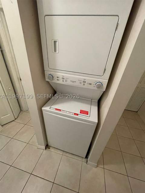 870 NE 212th Ter 3, Miami FL - photo 9 of 18