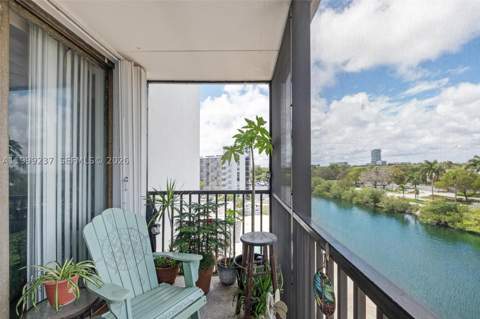 3475 N Country Club Dr 619, Aventura FL - photo 12 of 30