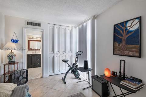 3475 N Country Club Dr 619, Aventura FL - photo 21 of 30