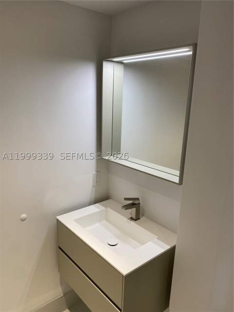 9521 E Bay Harbor Dr 605, Bay Harbor Islands FL - photo 17 of 29