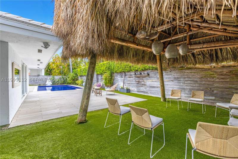 5 bedroom SingleFamilyResidence at 524 Warren Ln, Tropical Isle Homes Sub 1, Key Biscayne — photo 2