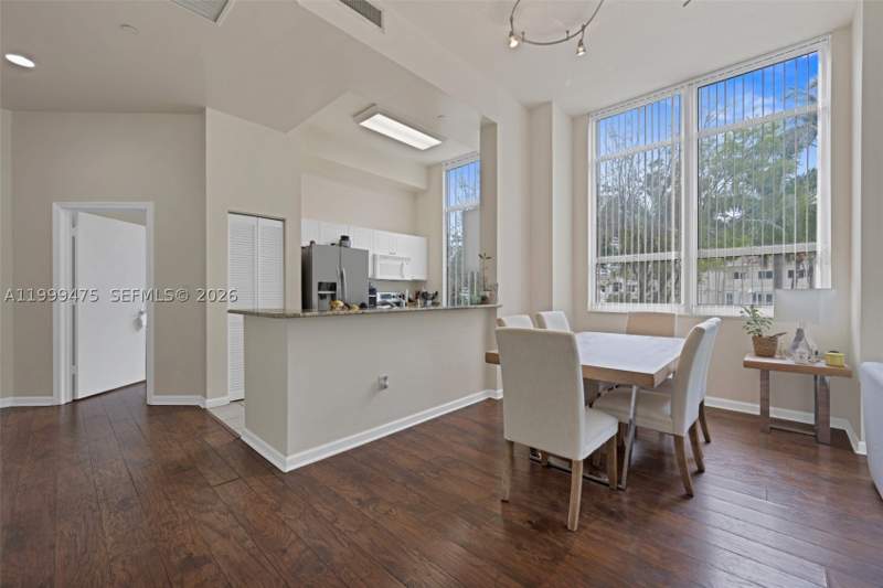 2 bedroom Condominium at 19501 W Country Club Dr 208, Turnberry On The Green Co, Aventura — photo 3