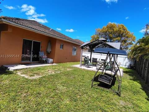 7736 NW 197 Ln, Hialeah FL - photo 13 of 17