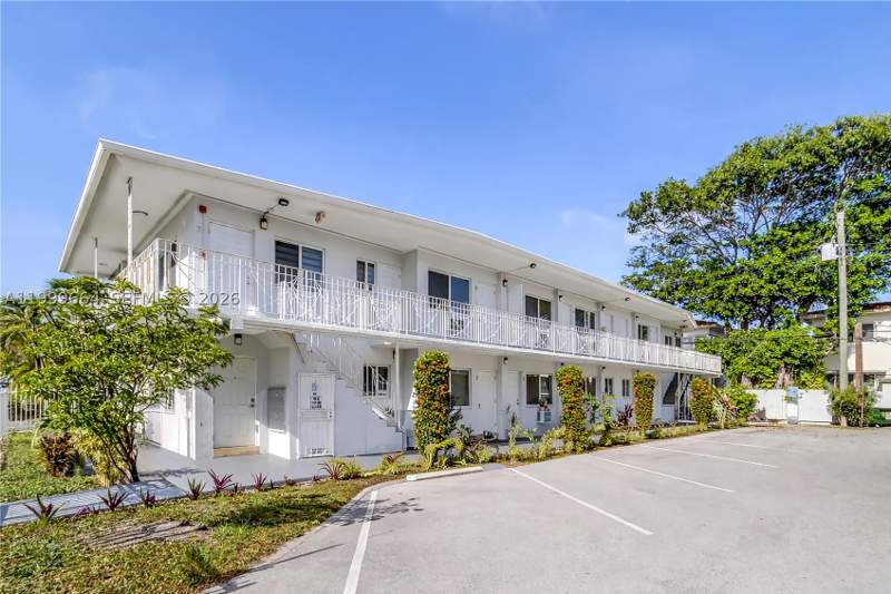 1 bedroom Condominium at 8129 Abbott Ave 10, Orleans House Condo, Miami Beach — photo 2