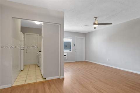 8129 Abbott Ave 10, Miami Beach FL - photo 6 of 17