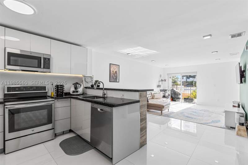 2 bedroom Condominium at 6545 Indian Creek Dr 306, Clinton Condo, Miami Beach — photo 2
