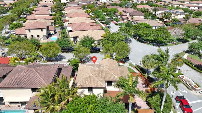 4 bedroom SingleFamilyResidence at 3698 SE 2nd Dr, Baywinds Of Barbados, Homestead — photo 4