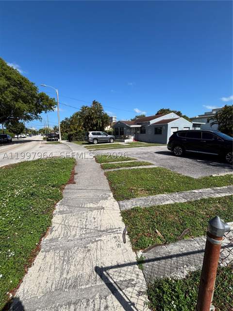 3180 SW 26th St, Miami FL - photo 8 of 11