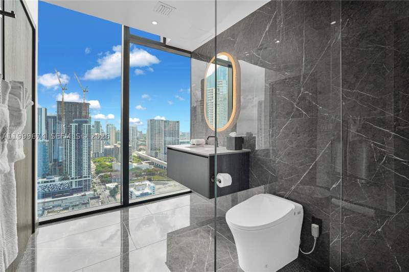 2 bedroom Condominium at 20 NE 11th St 3110, Miami North, Miami — photo 3