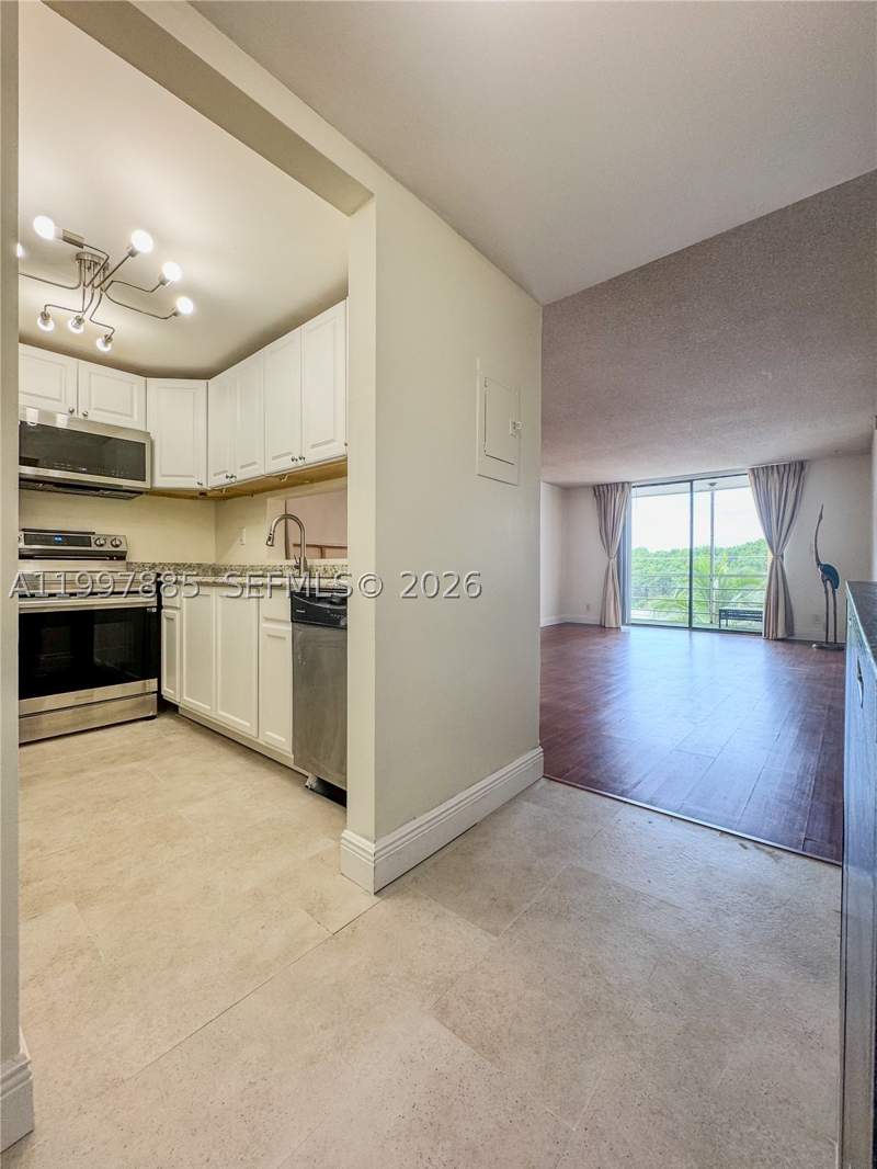 1 bedroom Condominium at 2935 NE 163rd St 4T, Bayswater Court Condo, North Miami Beach — photo 4
