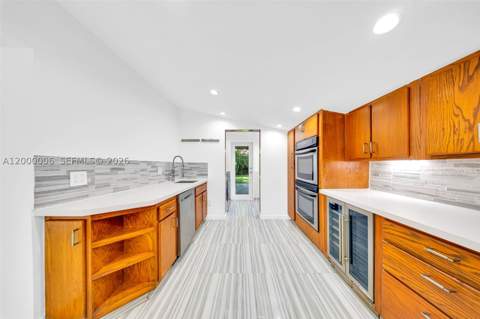 1104 NE 85th St, Miami FL - photo 20 of 66
