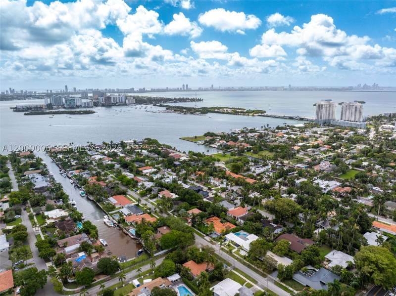 3 bedroom SingleFamilyResidence at 1104 NE 85th St, Shore Acres Amd Pl, Miami — photo 3
