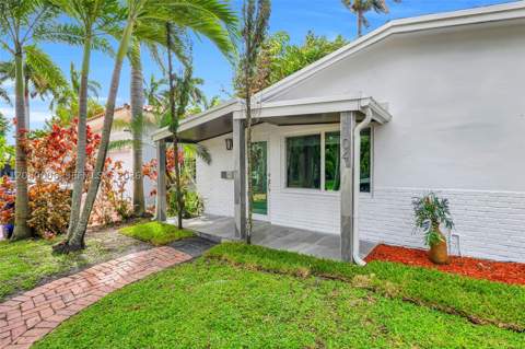 1104 NE 85th St, Miami FL - photo 9 of 66