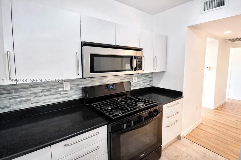 1 bedroom Condominium at 3915 N Meridian Ave 101, The Waterclub Condo, Miami Beach — photo 5