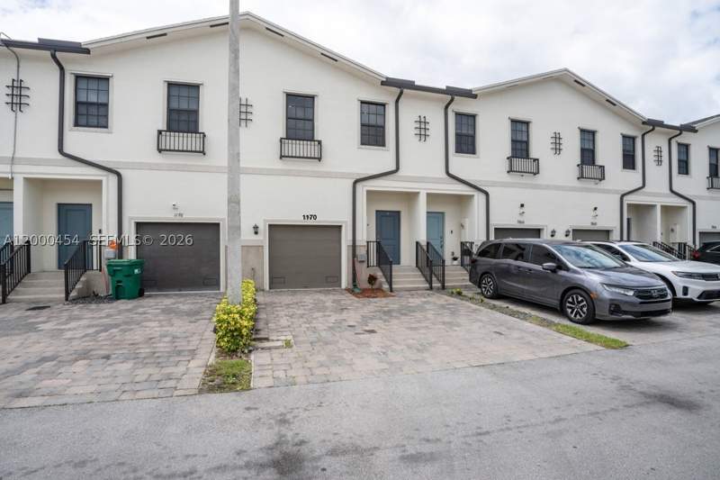 3 bedroom Townhouse at 1170 SW 7th Ct, Regal Palm Subdivision, Florida City — photo 2