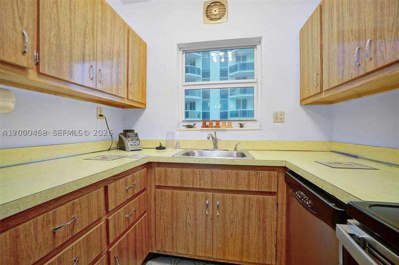 1 bedroom Condominium at 4747 Collins Ave 1108, Mimosa Condo, Miami Beach — photo 4