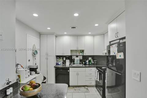 300 Bayview Dr Ph10, Sunny Isles Beach FL - photo 14 of 26